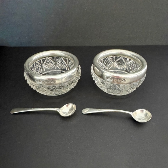 Antique Sterling Silver Salt Cellars and Spoons - Picture 4 of 6